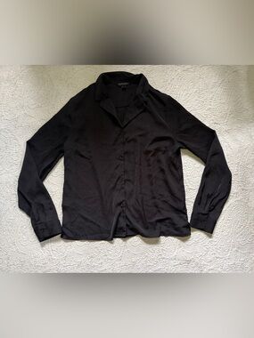 Women’s Banana Republic Classic Black Button-Up Blouse - size small